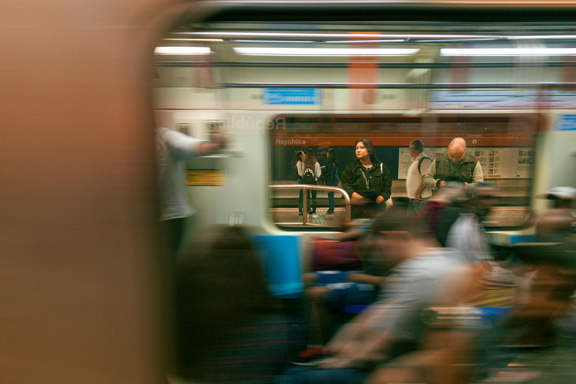 Mexico City metro crowded - Photo by Bruno Curly on Pexels