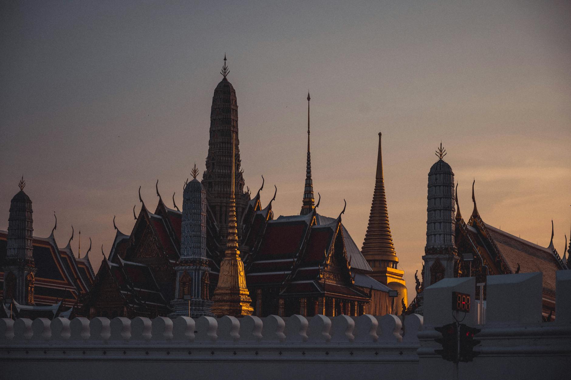 Thai temple - Photo by Lu Zhao on Pexels